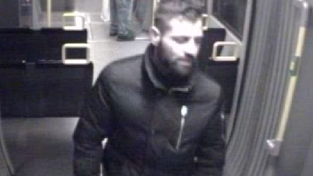 Wer erkennt diesen Mann? Er soll am 6. Februar einen damals 72-Jährigen überfallen haben.