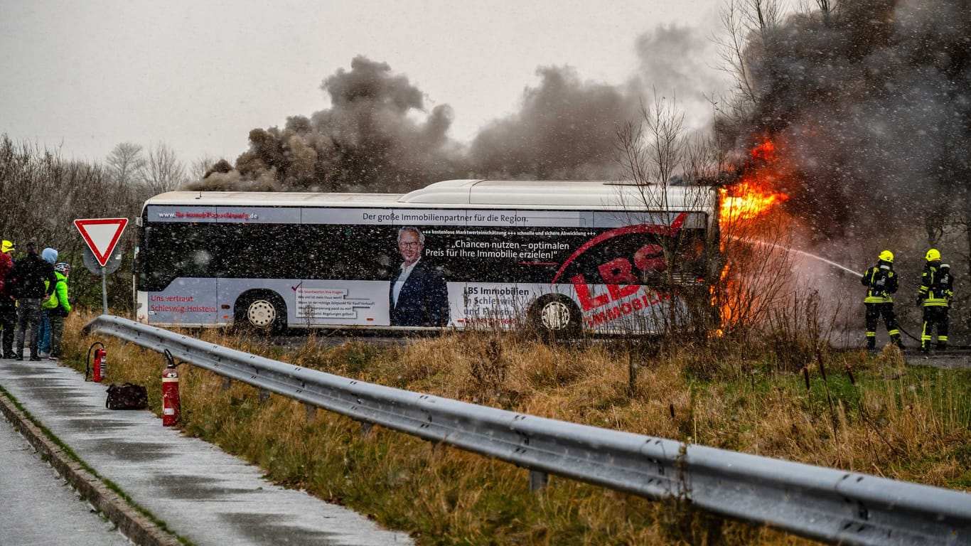 Feuer Bus Oeversee