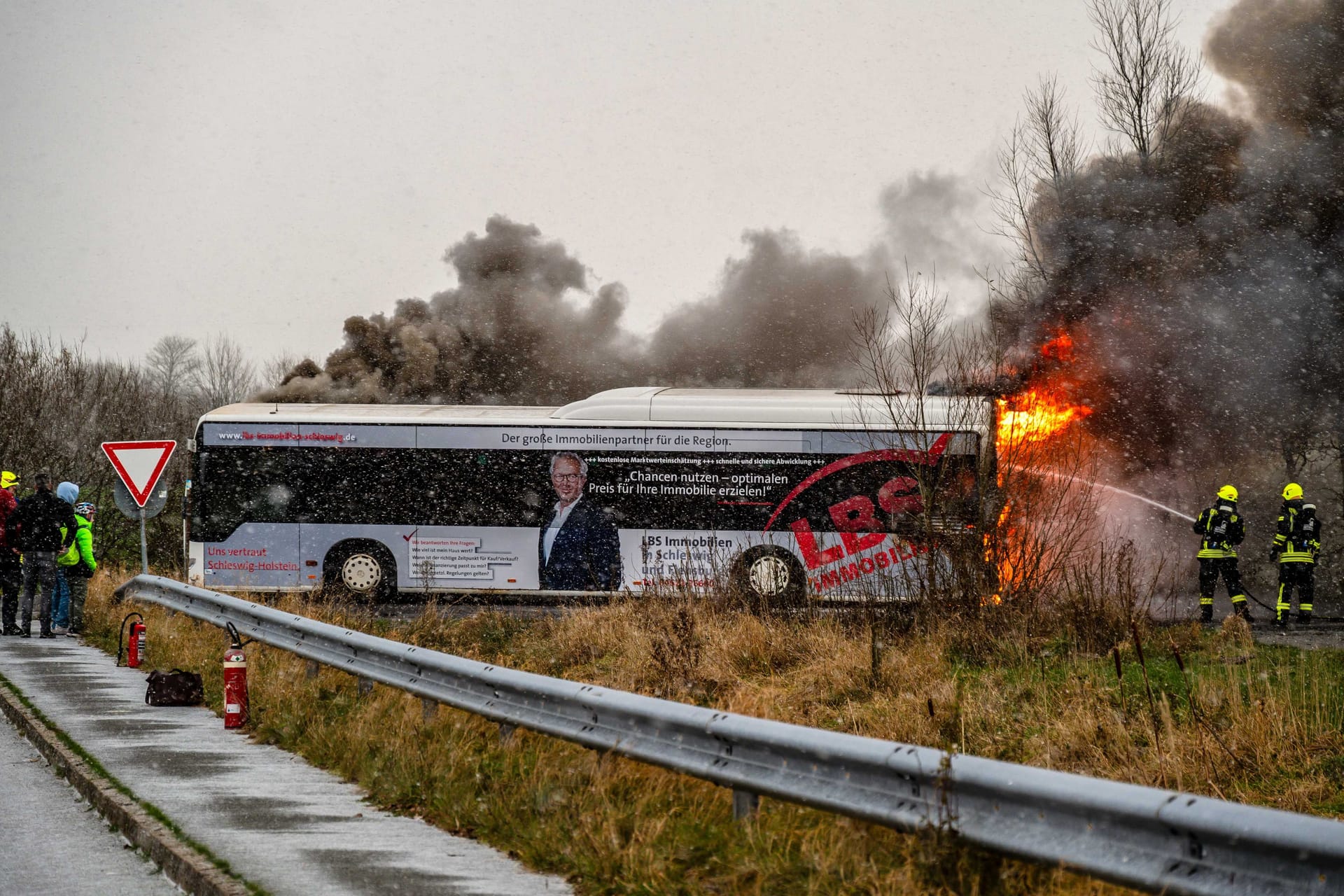 Feuer Bus Oeversee