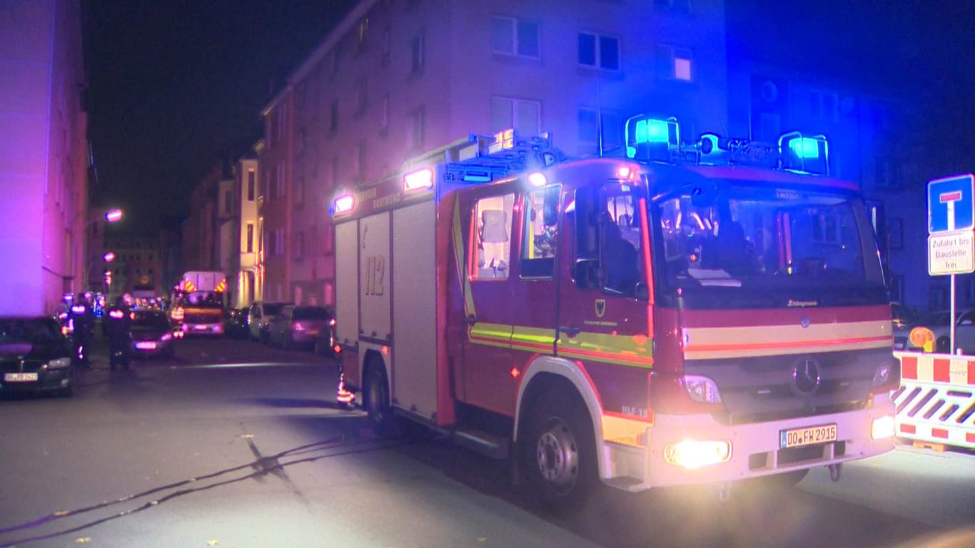 Die Feuerwehr wurde gegen 4 Uhr zum Einsatz in der Mozartstraße alarmiert. Das Muster der Brände ist immer ähnlich.