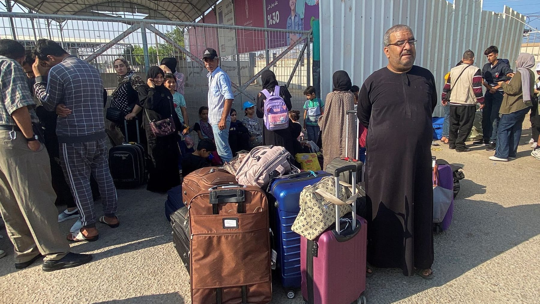Nach langem Warten: Erste Ausländer verlassen Gaza