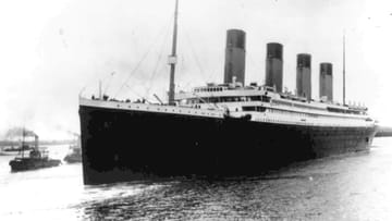 Die Titanic beim Start ihrer Jungfernfahrt. Damals ahnt noch niemand, dass es ihre erste und letzte Fahrt sein wird.