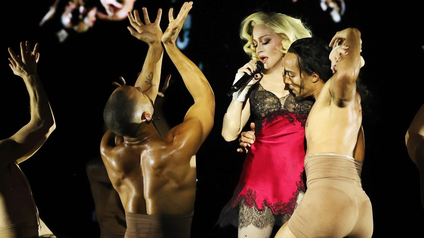 Madonna mit Tänzern (Archivfoto): Pressefotografen waren beim Auftritt in Köln nicht zugelassen.