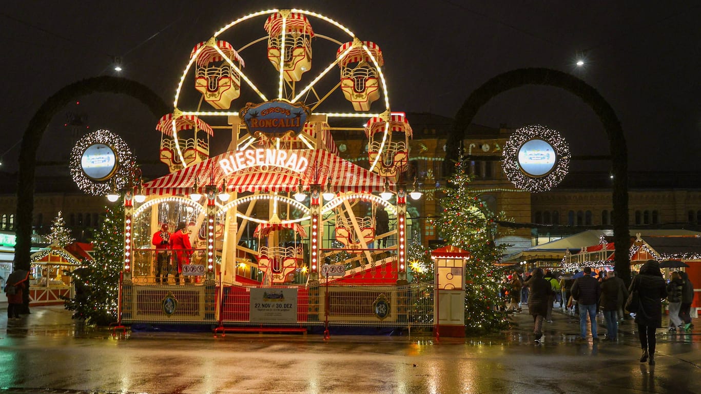 Das Riesenrad im Weihnachtsdorf stammt aus der Sammlung von Roncalli-Direktor Bernhard Paul.