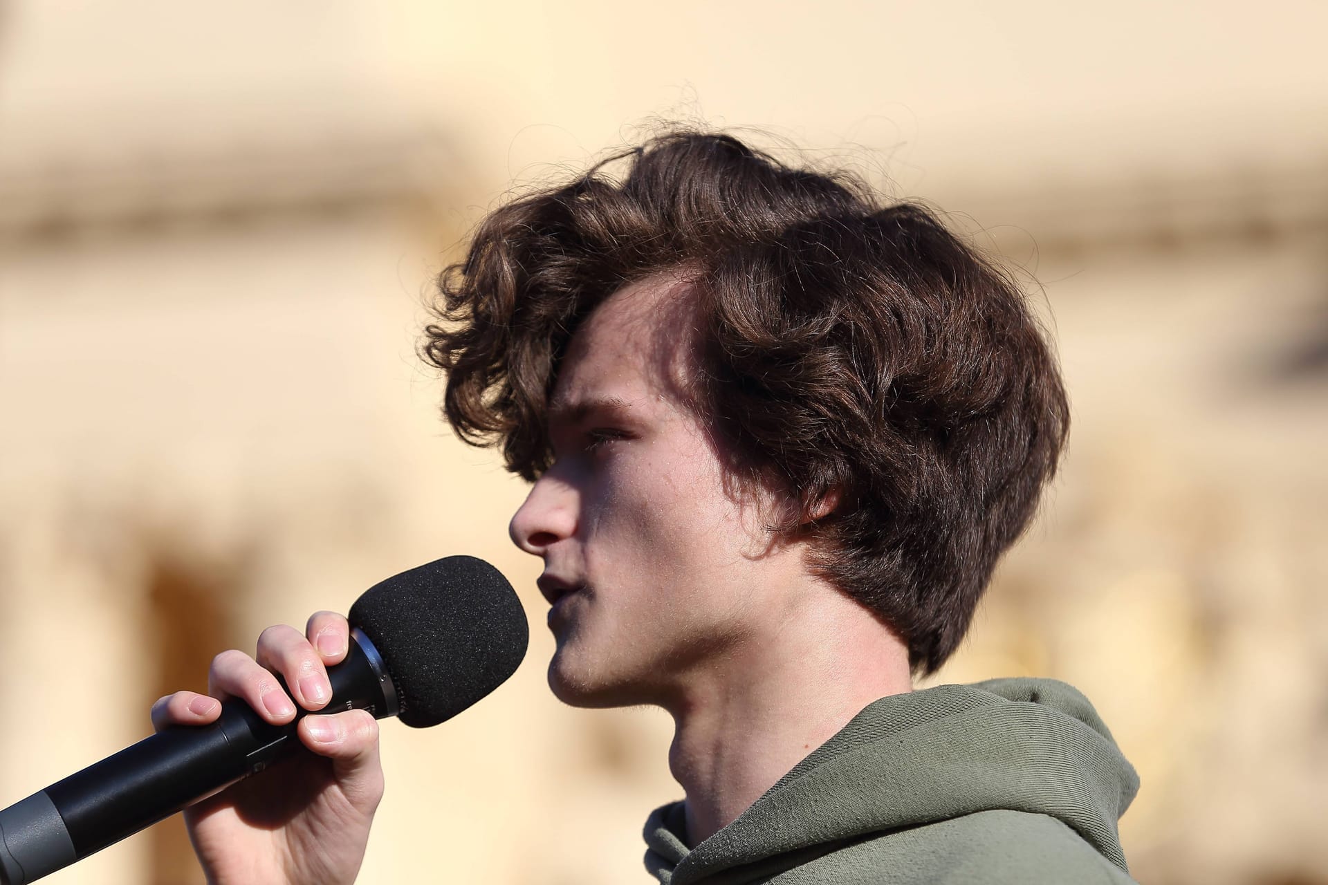 Robert Funke 2019 bei einer Demonstration in Potsdam (Archivbild): Der junge Mann ist in Irland ums Leben gekommen.