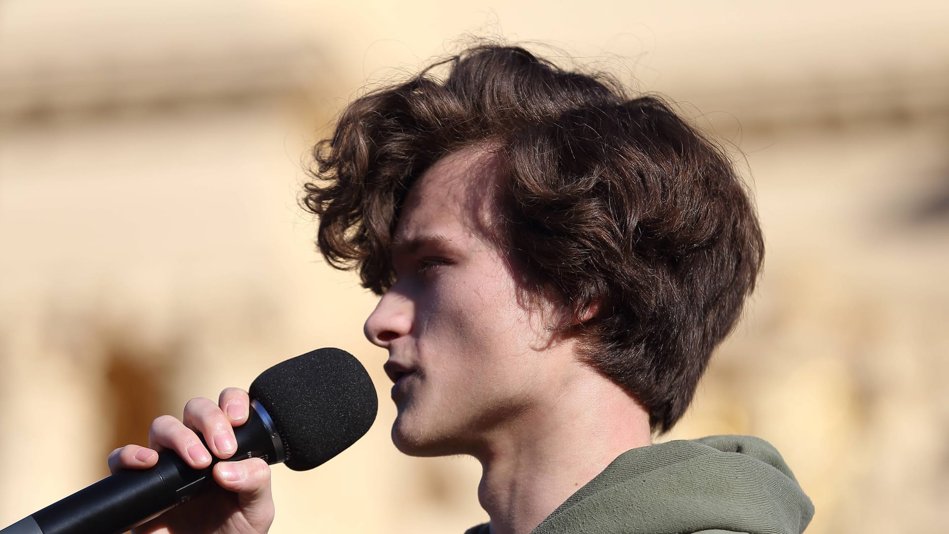 Robert Funke 2019 bei einer Demonstration in Potsdam (Archivbild): Der junge Mann ist in Irland ums Leben gekommen. Robert Funke 2019 bei einer Demonstration in Potsdam (Archivbild): Der junge Mann ist in Irland ums Leben gekommen.