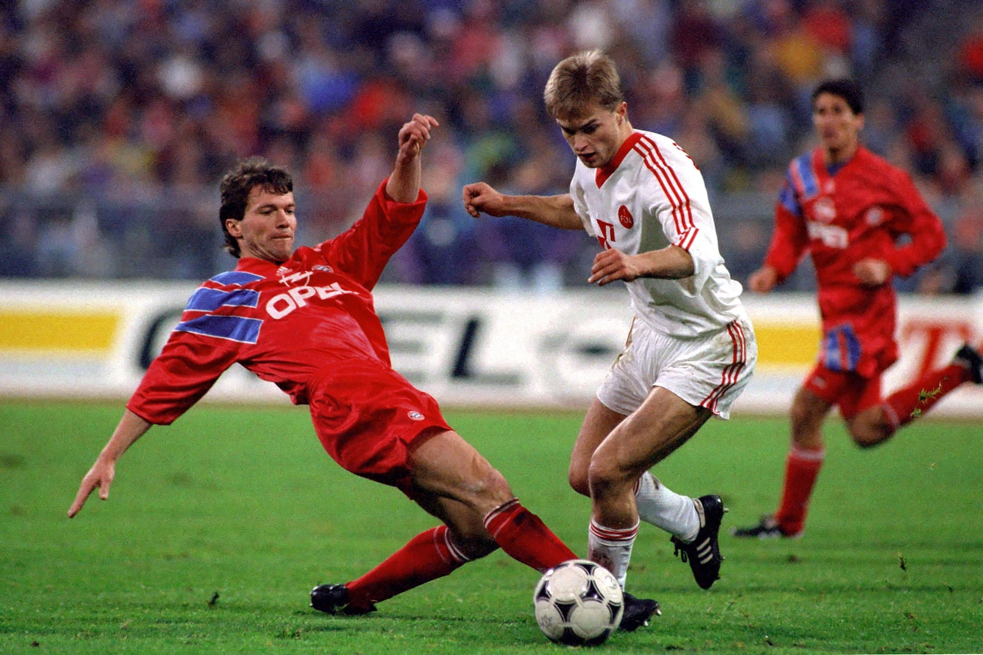 Lothar Matthäus gegen Christian Wück (r.): Er spielte von 1990 bis 1995 beim Club.