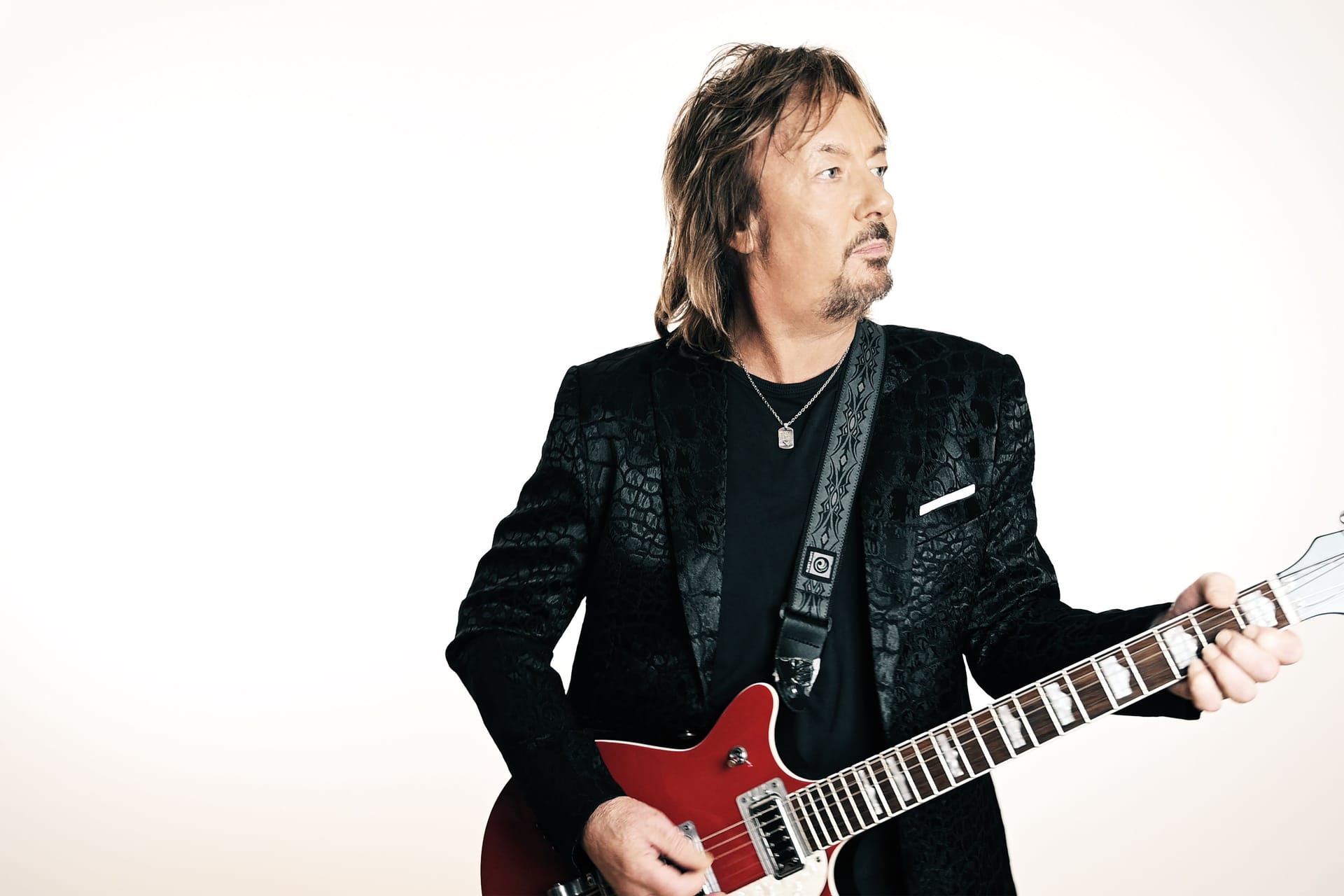 Musiker Chris Norman mit Gitarre.