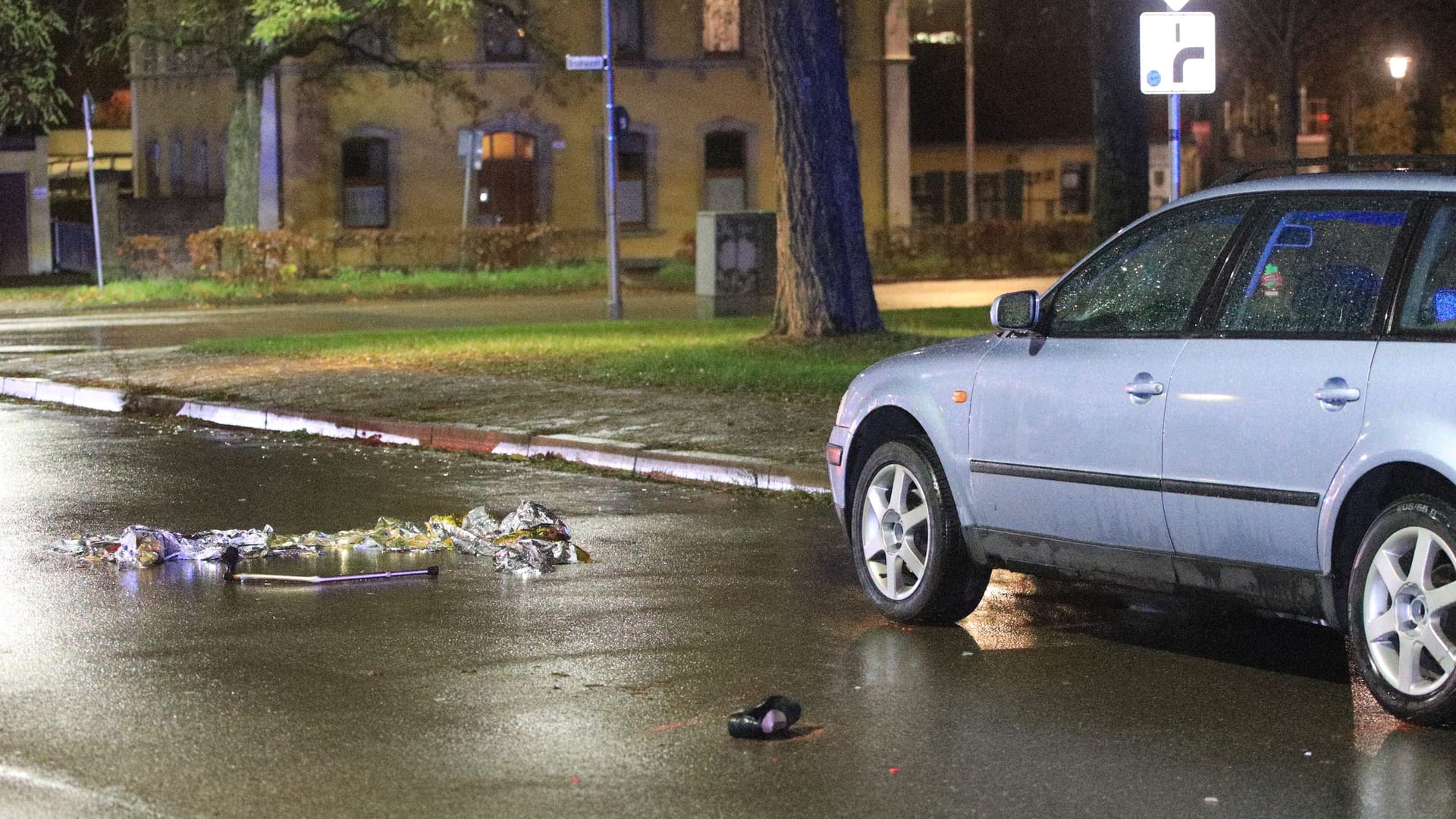 Unfallstelle vor der Ansbacher Schillerstraße: Eine ältere Frau wurde hier lebensgefährlich verletzt.