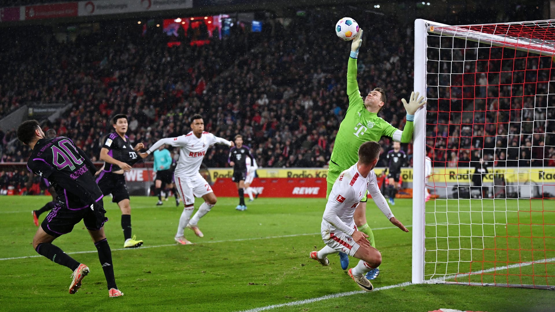 Manuel Neuer: Durfte sich früh auszeichnen und wehrte den Schuss von Ljubicic ab (10.). Auch beim Kopfball von Carstensen zur Stelle. Klärte noch mal in Libero-Manier (78.). Ansonsten kaum gefragt. Note 3