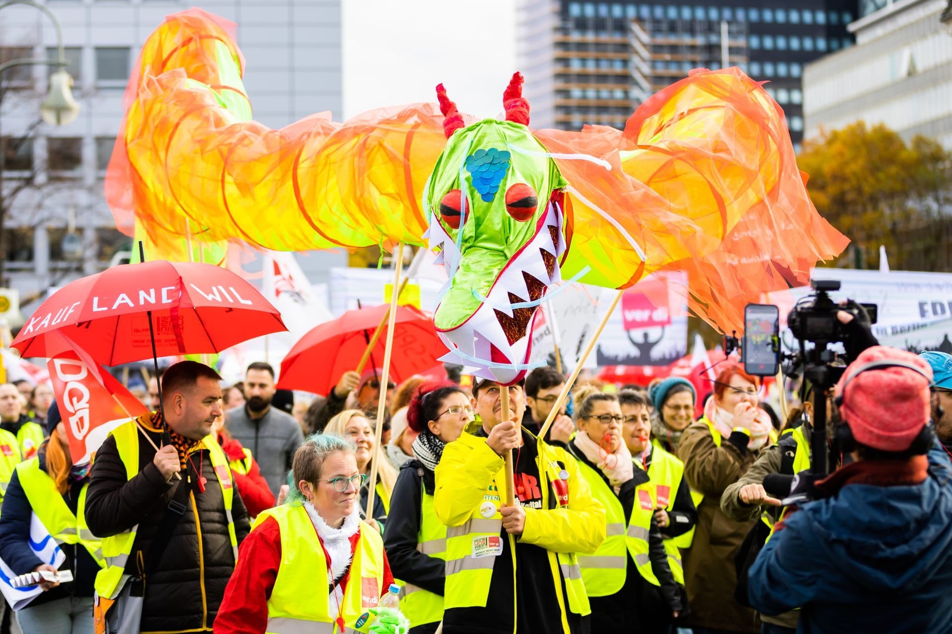 Demonstration von Verdi (Archivfoto): Es geht um die Gehälter von rund 1,1 Millionen Angestellten.