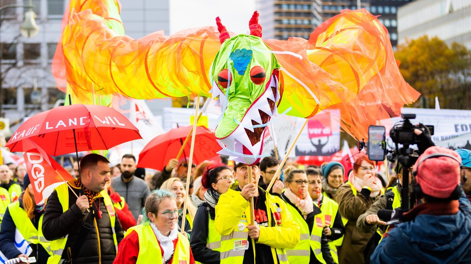 Demonstration von Verdi (Archivfoto): Es geht um die Gehälter von rund 1,1 Millionen Angestellten.