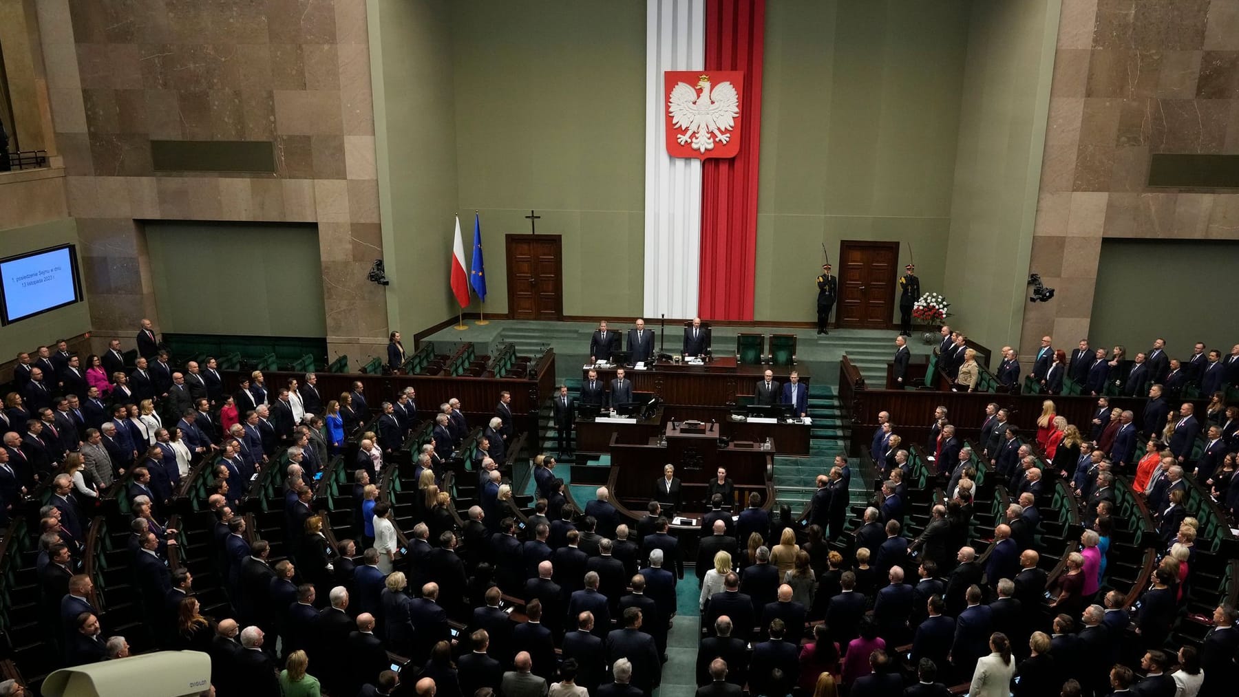 Polski parlament chce przywrócić praworządność