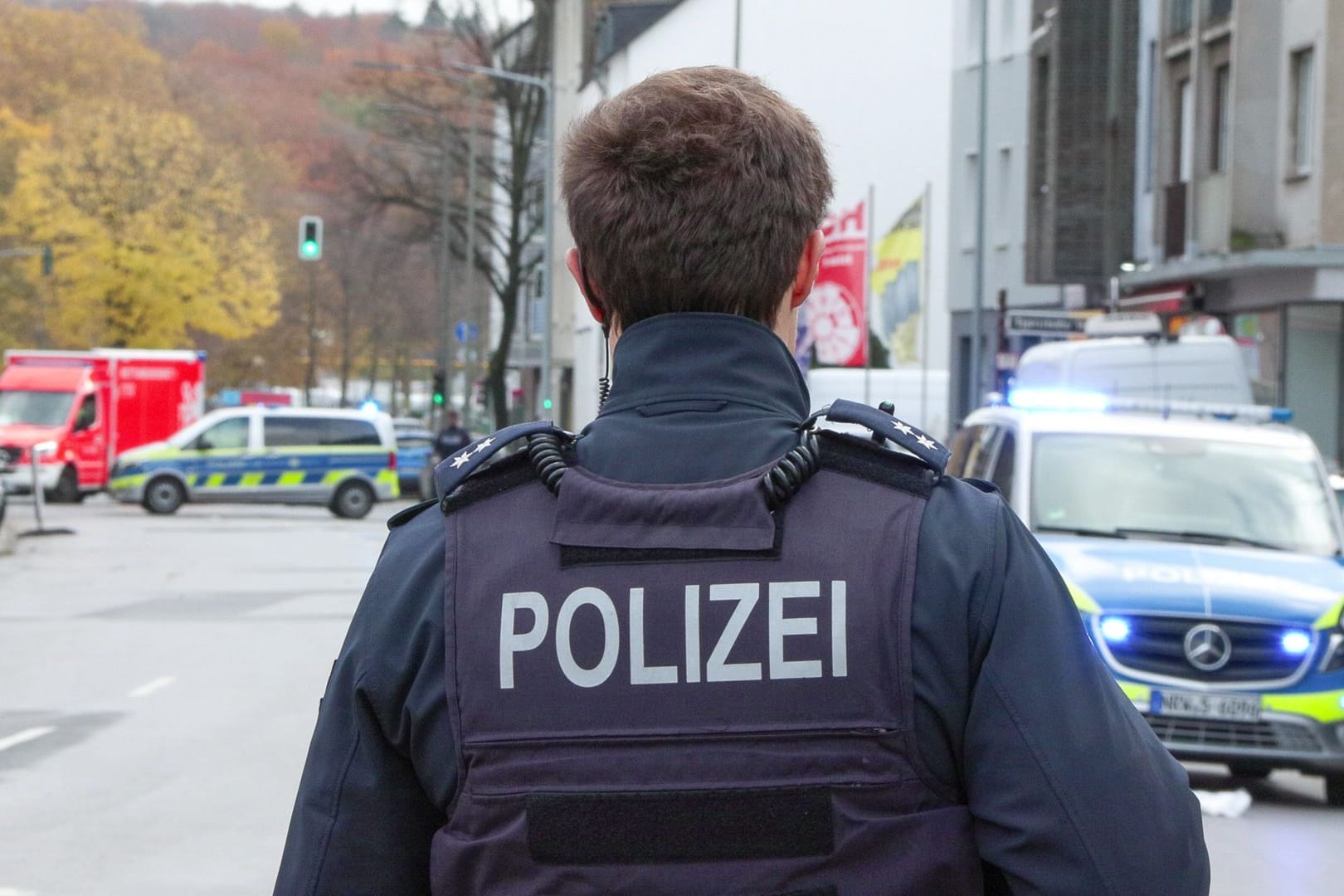 Gewalttat in einer Wohnung eines Mehrfamilienhauses - Eine Perso