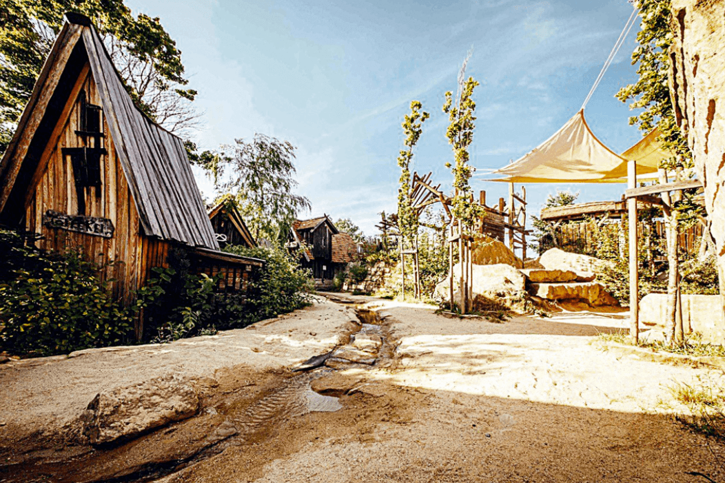 Blick auf das Areal: Der Freizeitpark besteht aus einer Erlebniswelt und einem gastronomischen-Komplex.