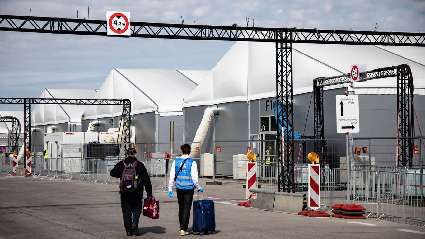 Ankunftszentrum für Flüchtlinge am ehemaligen Flughafen Tegel (Archivbild): Hier kam es an zwei Tagen zu größeren Auseinandersetzungen.