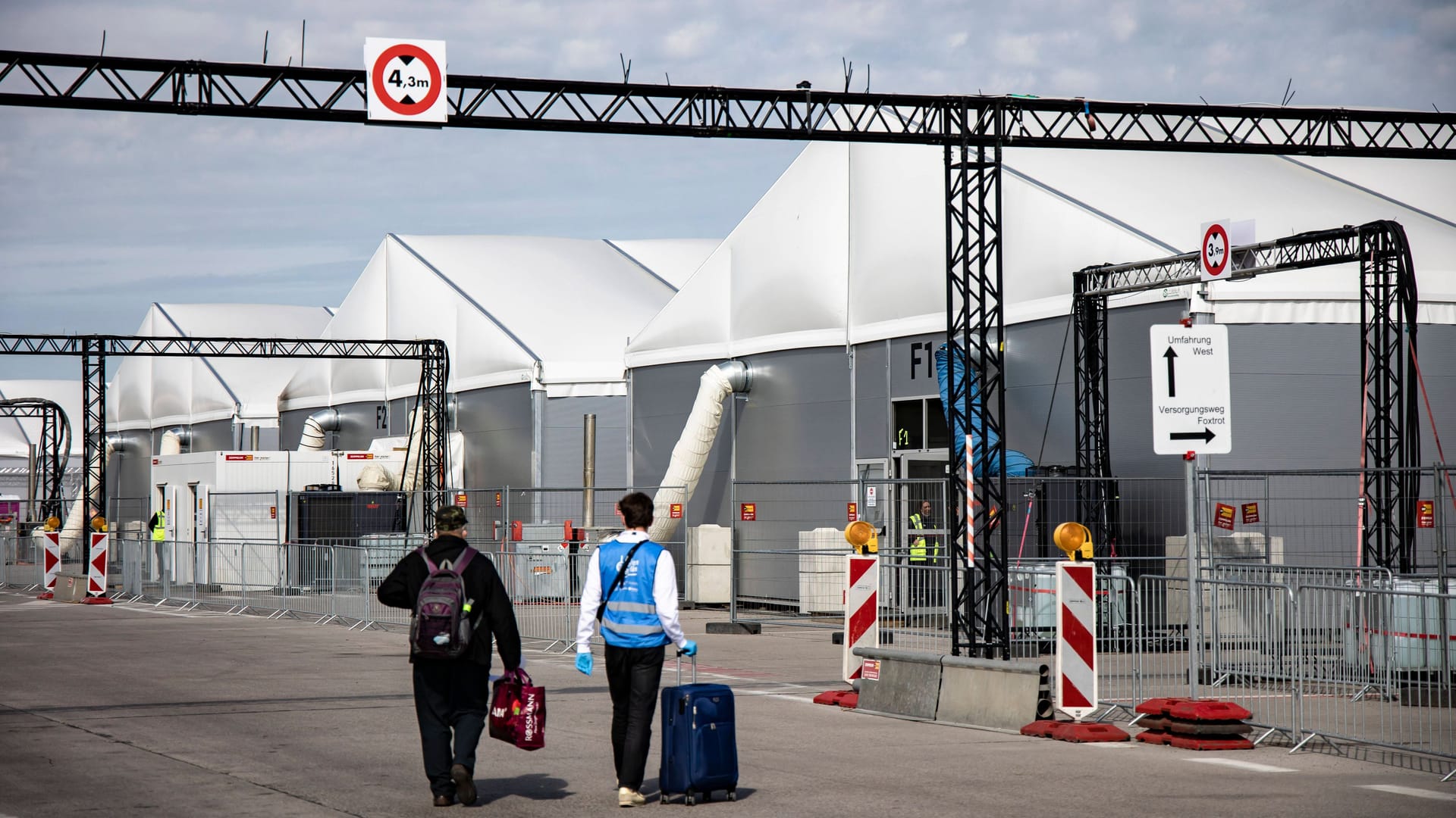 Ankunftszentrum für Flüchtlinge am ehemaligen Flughafen Tegel (Archivbild): Hier kam es an zwei Tagen zu größeren Auseinandersetzungen.