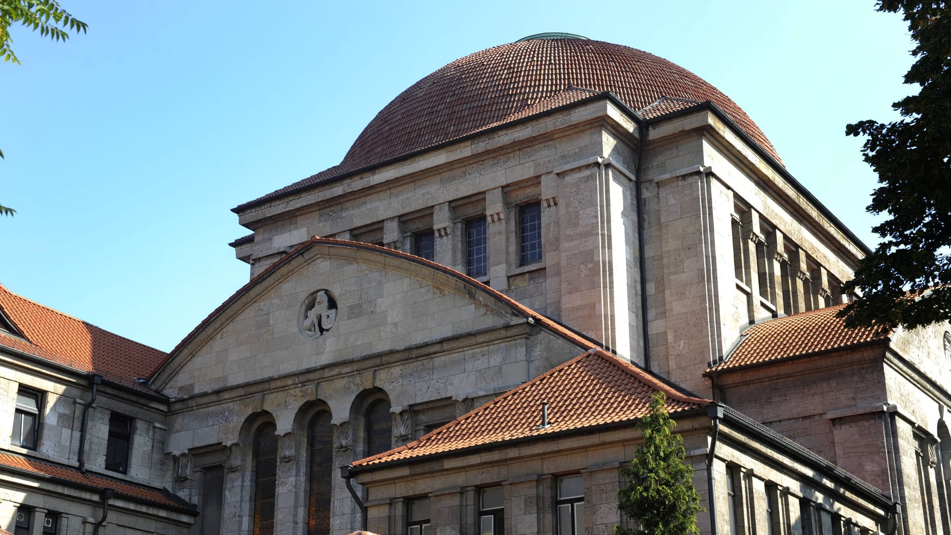 Westendsynagoge: Die größte Synagoge Frankfurts ist das Zentrum jüdischen Gemeindelebens in der Stadt. Westendsynagoge: Die größte Synagoge Frankfurts ist das Zentrum jüdischen Gemeindelebens in der Stadt.