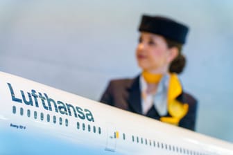 Lufthansa-Flugbegleiterin