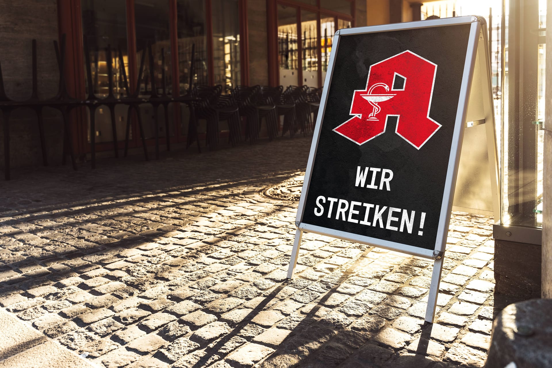 Ein Schild weist auf den Streik hin (Symbolbild): Erwartet wird, dass sich bis zu 90 Prozent der Apotheken an den Protesten beteiligen.