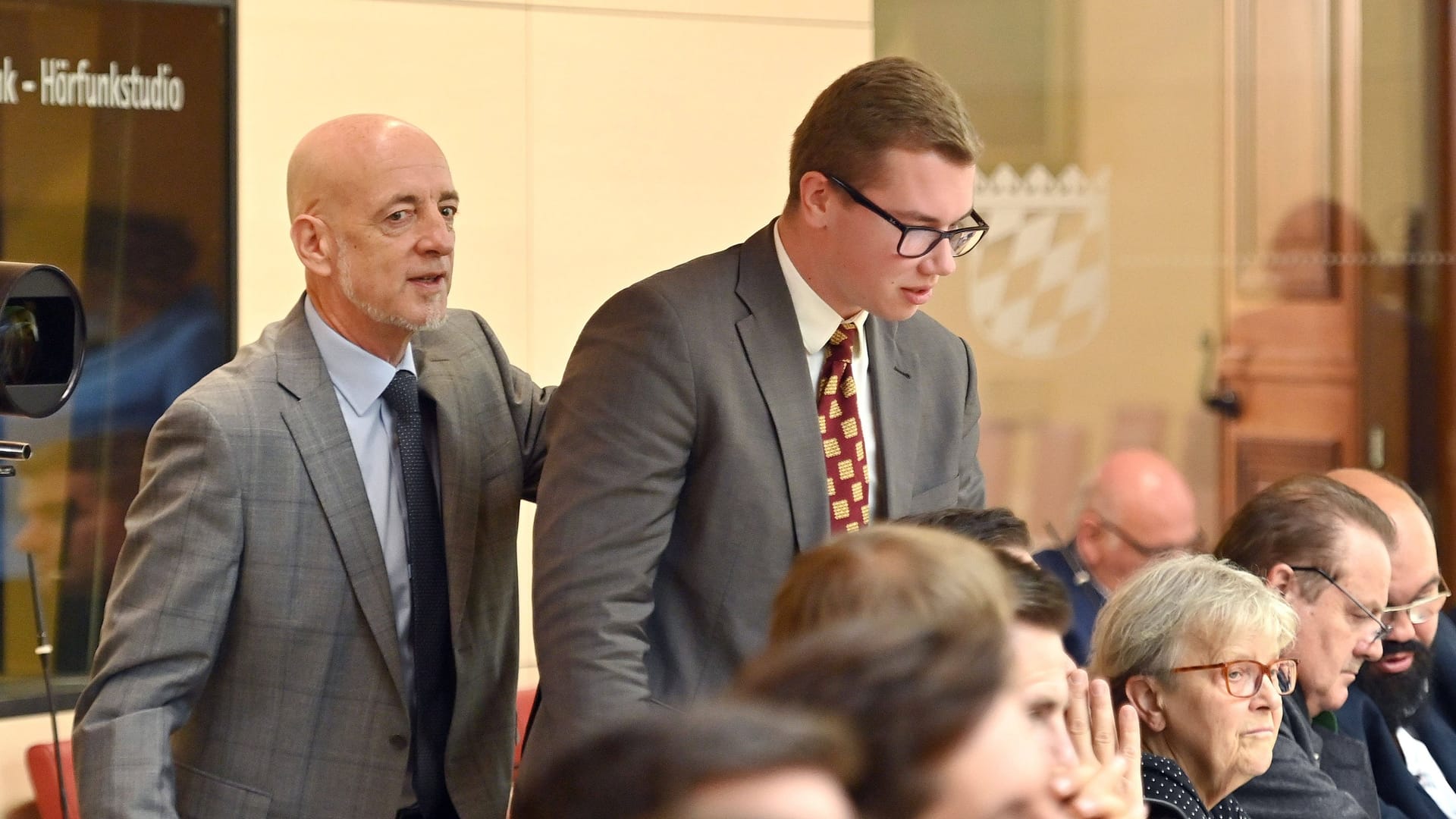 Mit Rückenwind: Daniel Halemba mit dem bayerischen Spitzenkandidaten Martin Böhm im Landtag.