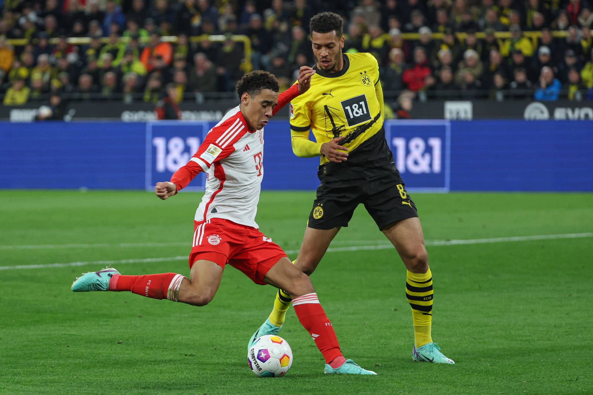 Felix Nmecha (ab 58. Minute): Er sollte anstelle von Özcan mehr offensiven Zug nach vorn entwickeln, war aber ebenso wie die anderen zentralen Mittelfeldspieler beim BVB kein Faktor. Note: 4