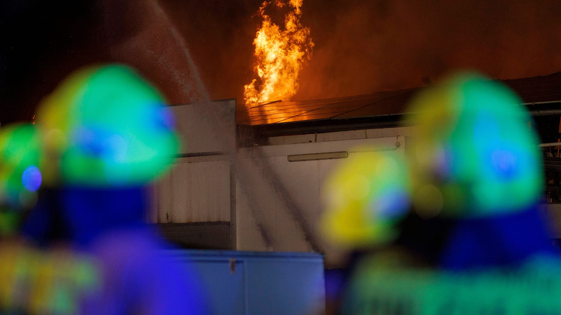 Feuerwehreinsatz in NRW (Symbolfoto): In Oberhausen musste ein Brand gelöscht werden. Feuerwehreinsatz in NRW (Symbolfoto): In Oberhausen musste ein Brand gelöscht werden.