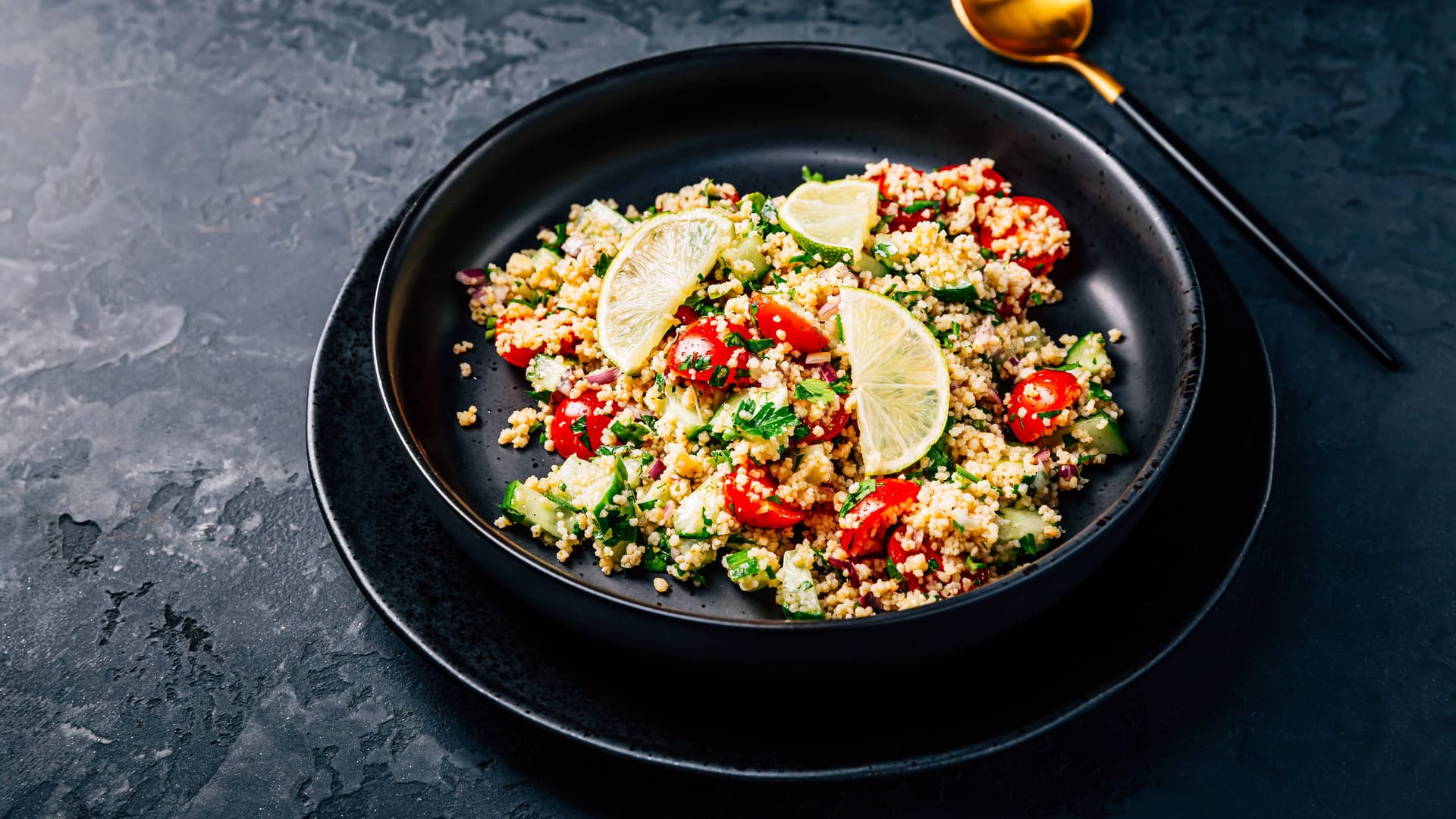 Bulgur ist die Grundlage für klassischen Tabouleh-Salat.