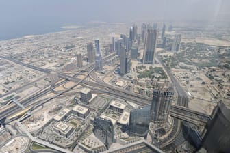 Skyline von Dubai (Archivbild): Am Klimagipfel in den Emiraten gibt es massive Kritik.