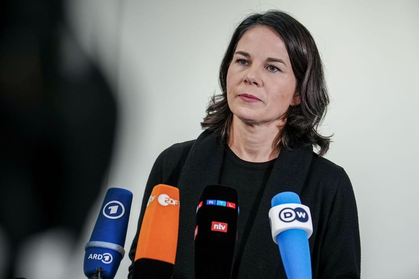Annalena Baerbock: Am Rande des Grünen-Parteitages spricht die Außenministerin über die Freilassung einiger Geisel durch die Hamas im Gaza-Streifen.