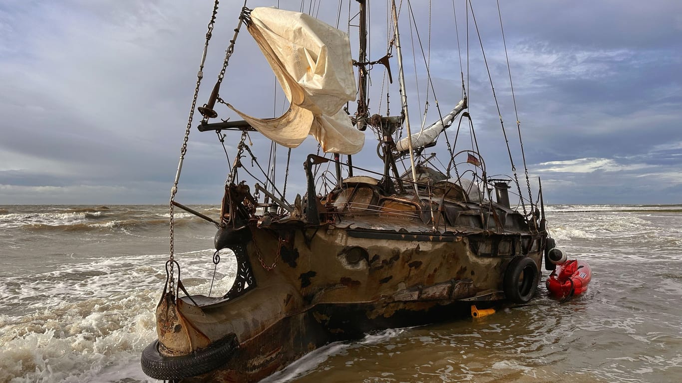 Das sogenannte Geisterschiff: "Echt gruselig", finden Inselbewohner.