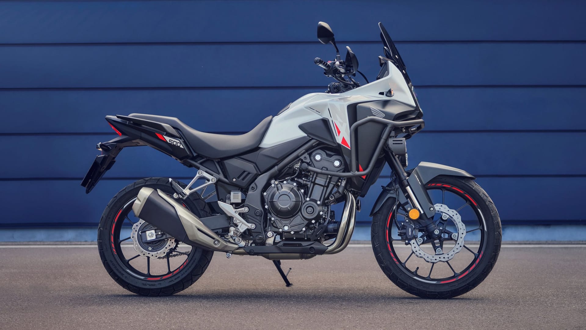 Ab 7.500 Euro: Mit der neuen NX 500 bringt Honda einen Straßentourer im Enduro-Look auf den Markt.