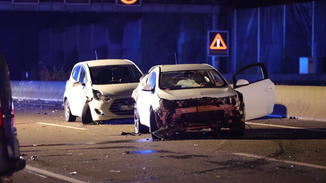 Unfall auf der A3 in Hessen: Dort kam es in der Nacht zu mehreren Zusammenstößen.