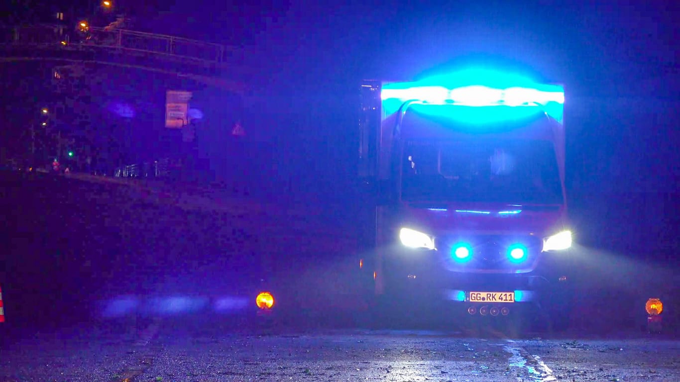 Rettungswagen in Hessen (Symbolfoto): Ein 57-Jähriger wurde ins Krankenhaus gebracht.