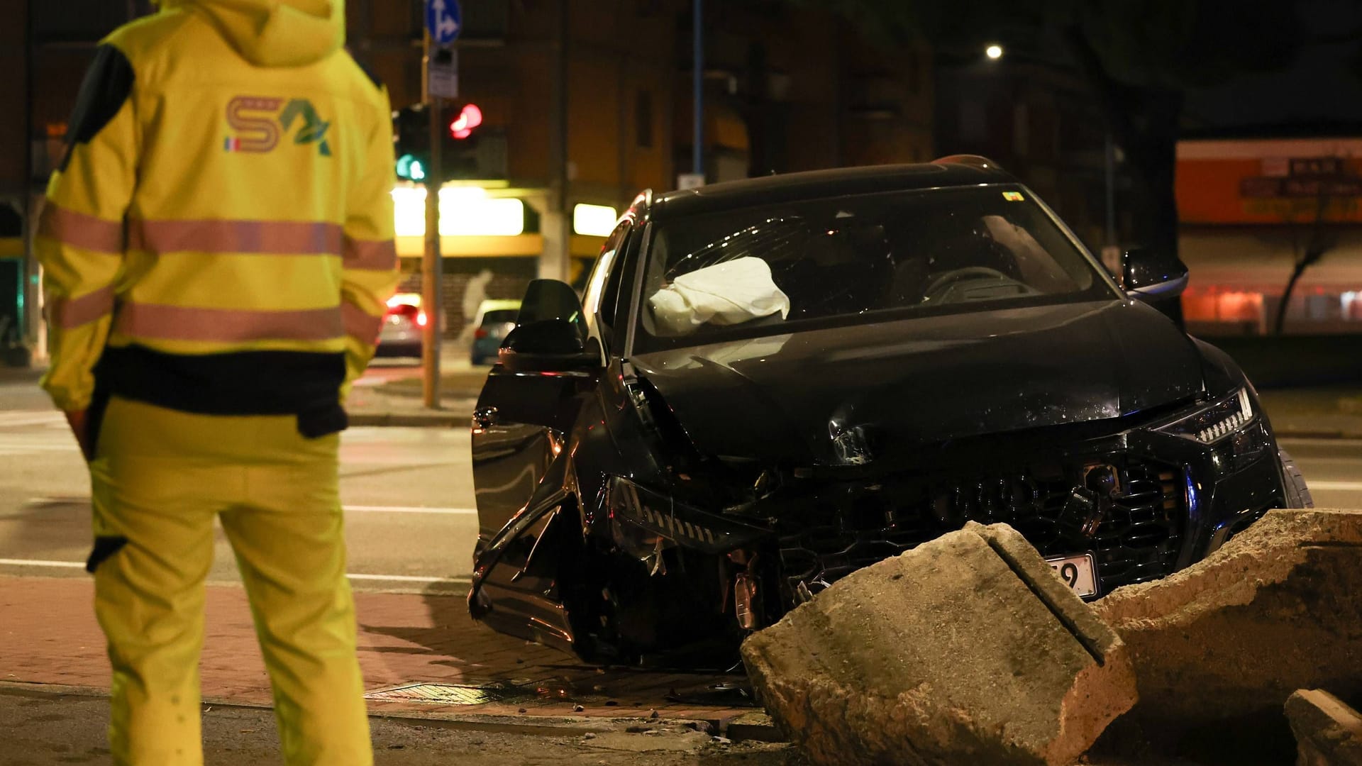 Der zerstörte Wagen von Mario Balotelli.