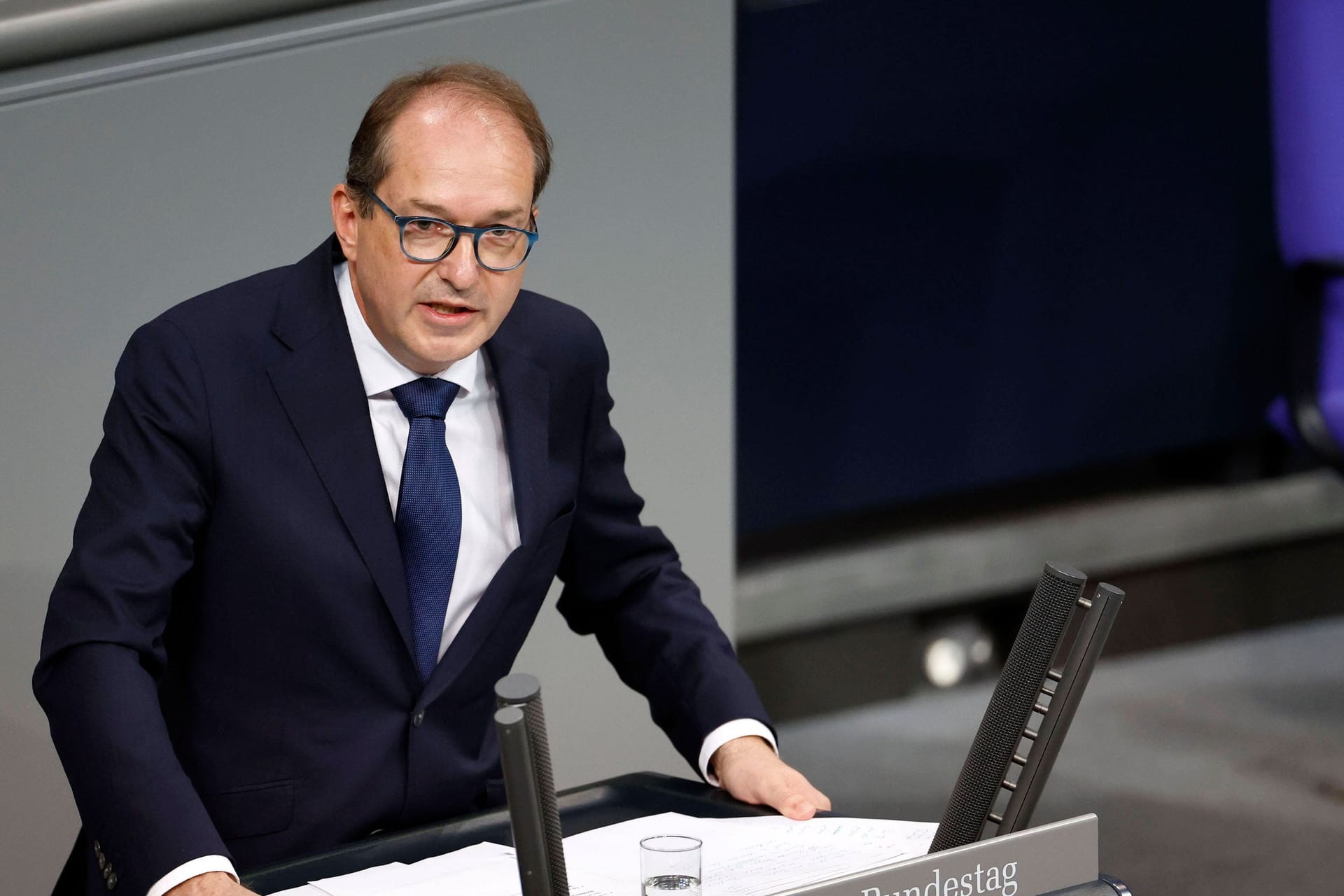 Alexander Dobrindt im Deutschen Bundestag (Archivbild): Die Union fordert eine Begrenzung bei Aufnahme von Asylbewerbern.