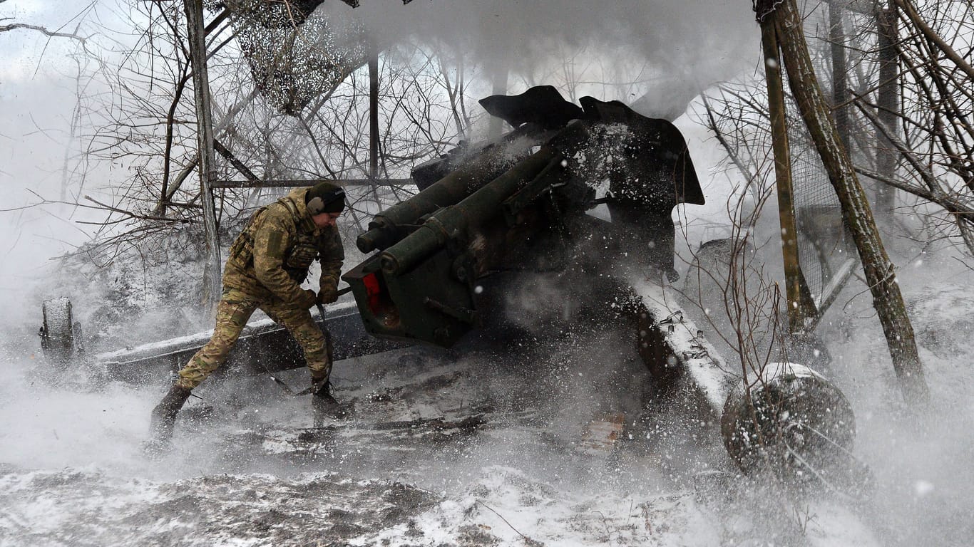 Krieg im ukrainischen Winter (Archivbild): Russland plant für das kommende Jahr eine große Investition in sein Militär.