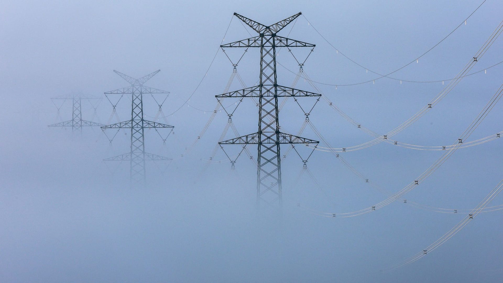 Strommast im Nebel Strommast im Nebel