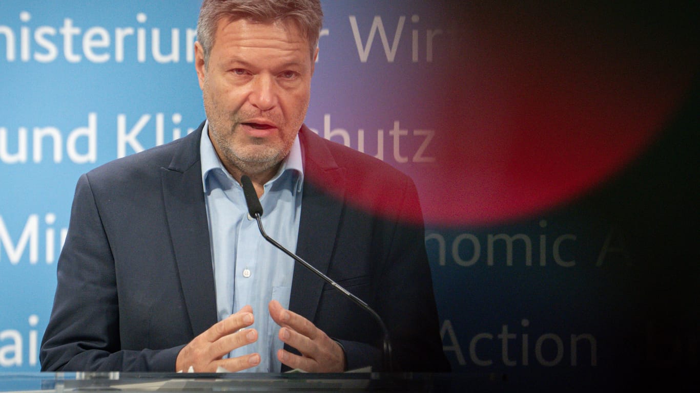 Robert Habeck (Grüne): Der Bundeswirtschaftsminister will die Neuregelung um drei Jahre verschieben.
