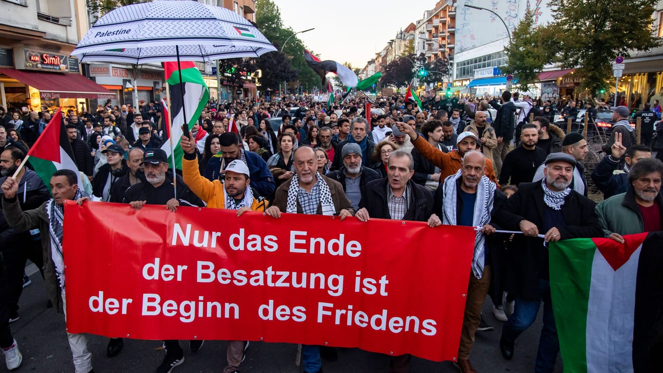 Propalästinensische Demonstration in Berlin-Neukölln Ende Oktober: Die Demos könnten noch anwachsen, prognostiziert Güvercin.