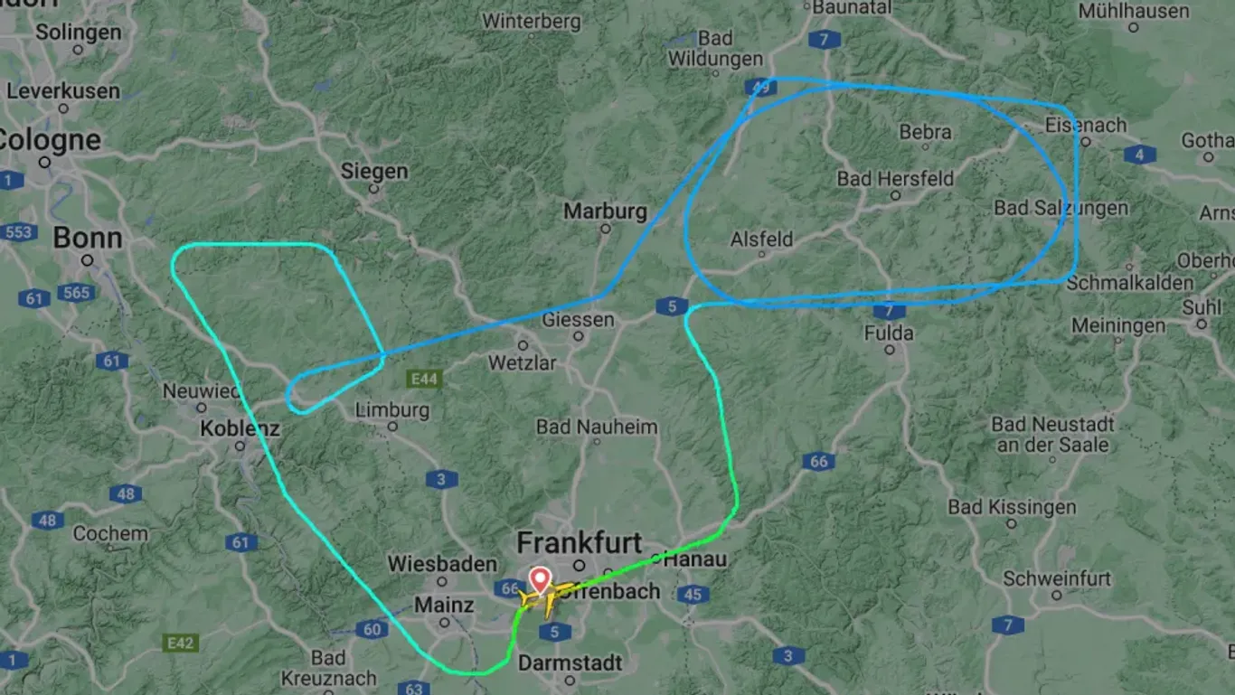 Route der Lufthansa-Maschine am Montag: Nach mehreren Kreisen kehrte der Flieger nach Hessen zurück.