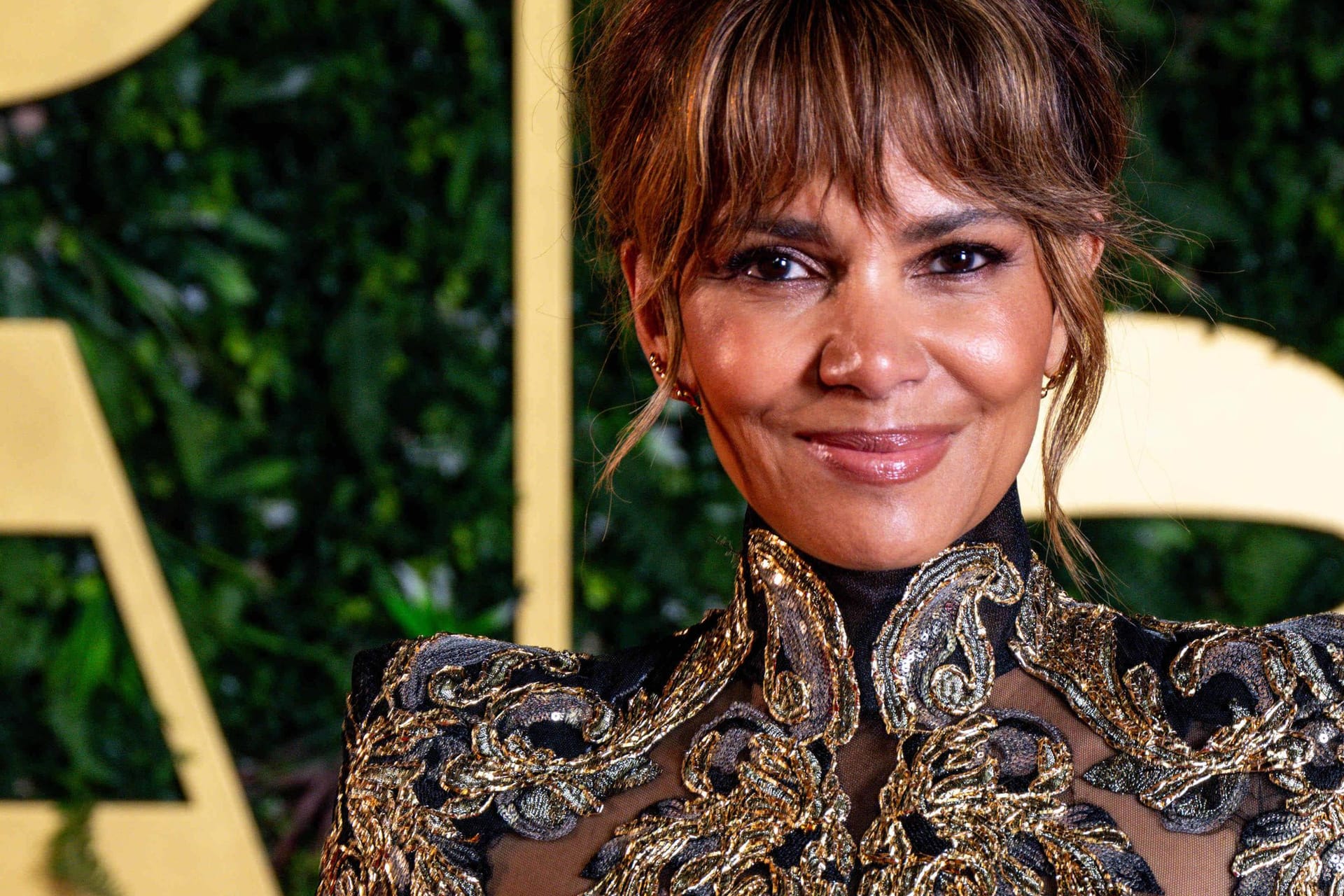 Halle Berry: Sie zeigte sich in einem Kleid mit vielen besonderen Details.