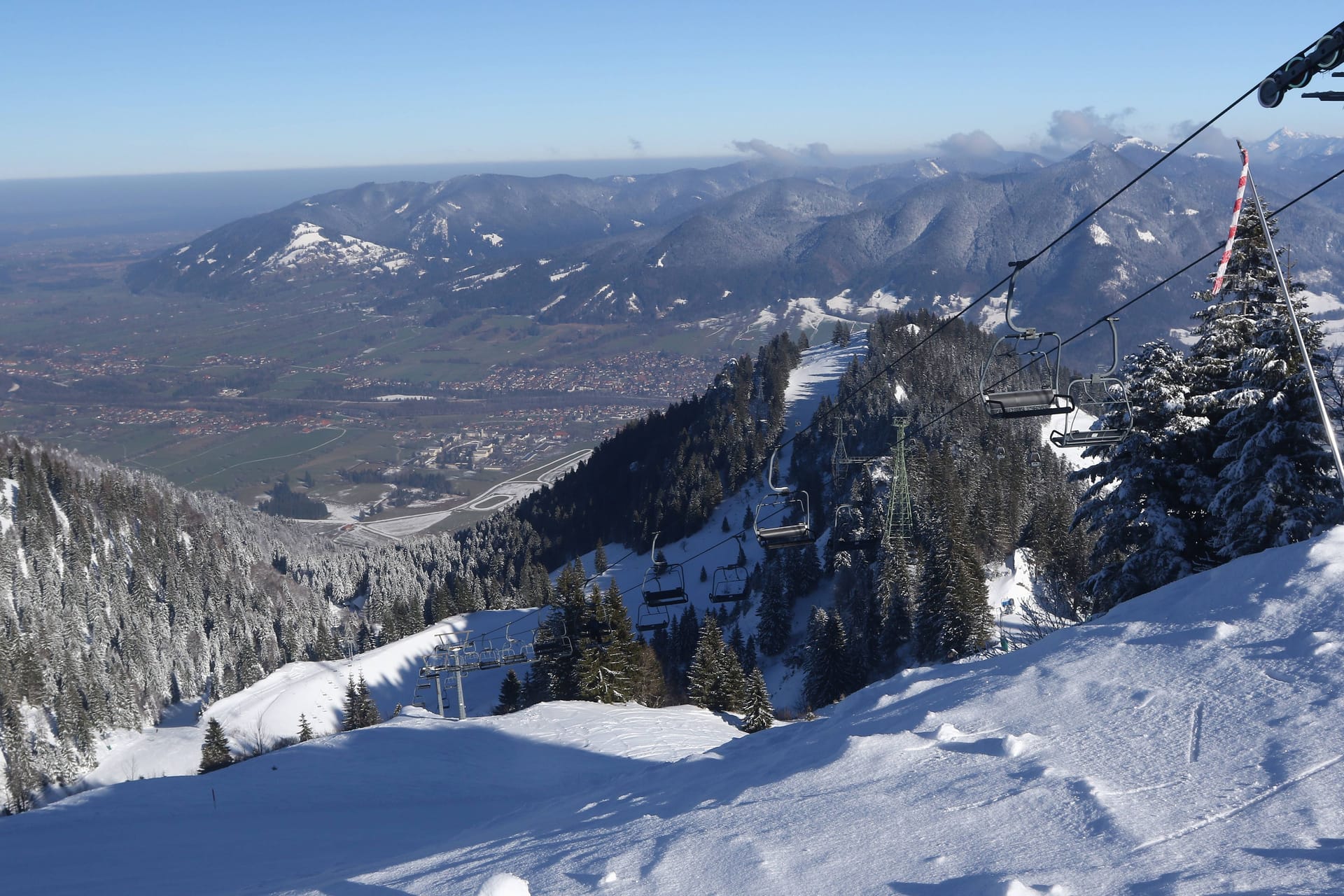 Unweit von München liegt das Skigebiet Brauneck.