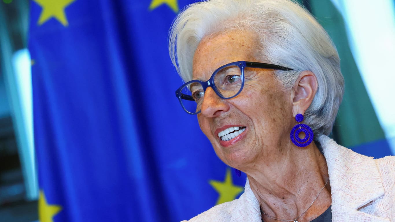 EZB-Chefin Christine Lagarde (Archivbild): Die Währungshüter um die Notenbankchefin haben den Leitzins erneut nicht angerührt.