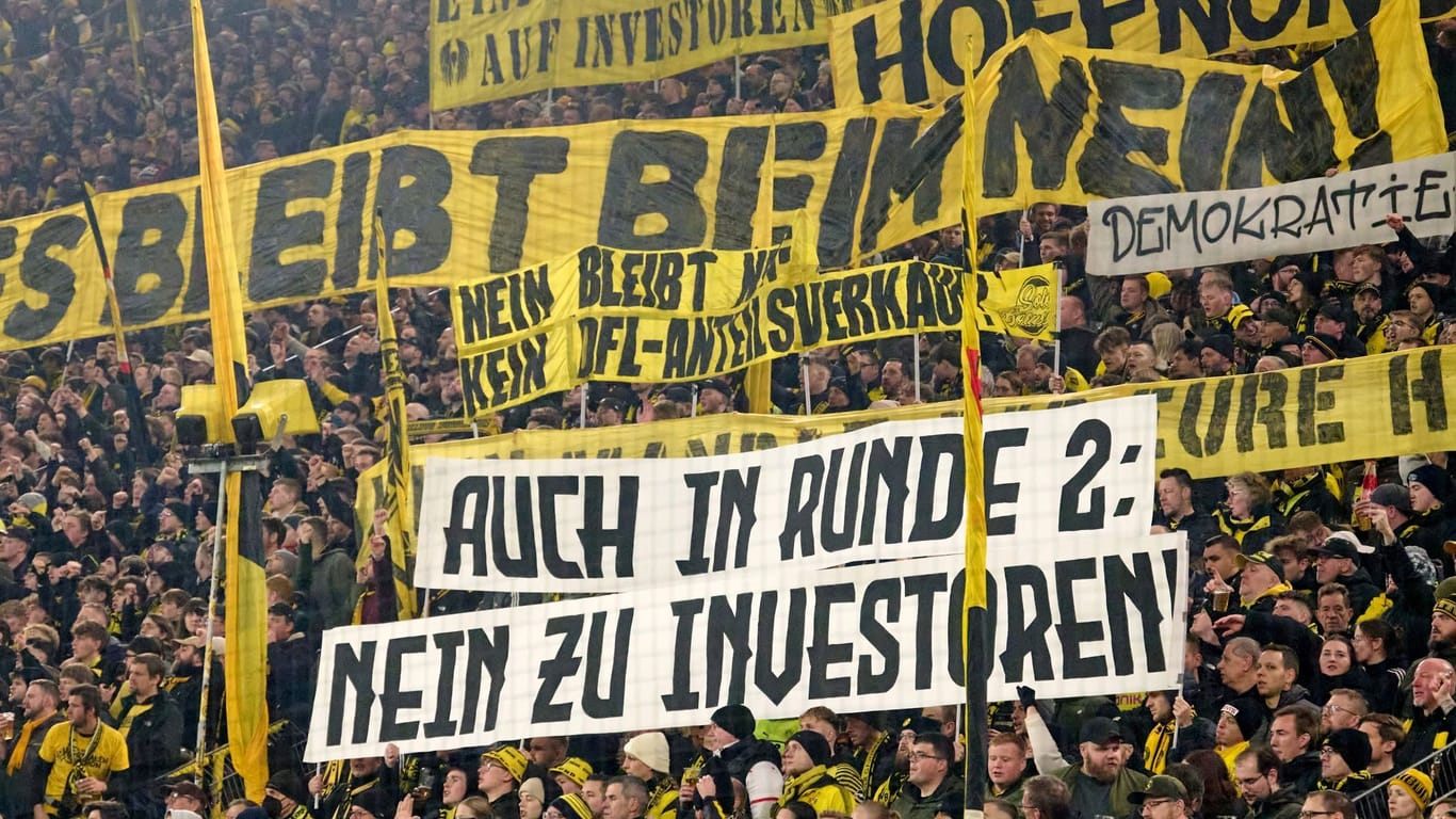 Dortmunder Fans mit Protesten gegen Investoren in der DFL