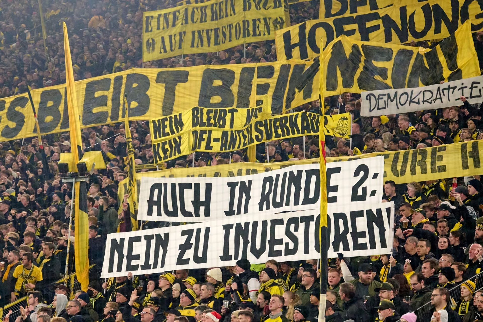 Dortmunder Fans mit Protesten gegen Investoren in der DFL