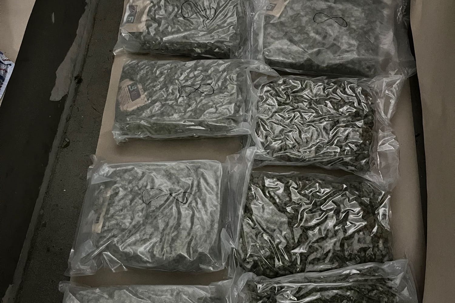 Diese Tüten mit dem Marihuana stellte die Polizei in einen Transporter sicher.