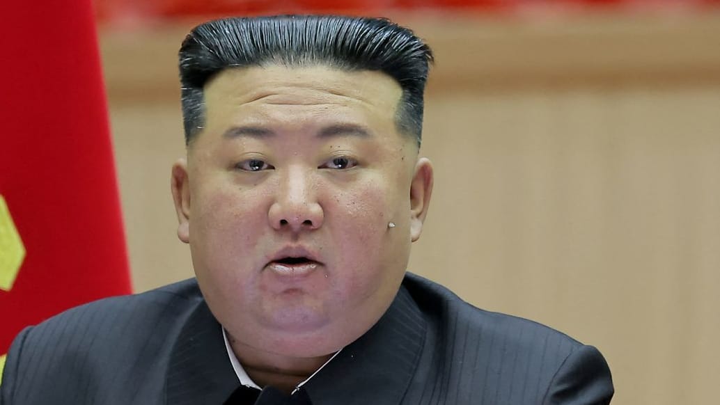 Kim Jong Un bei einem Treffen mit nordkoreanischen Frauen.