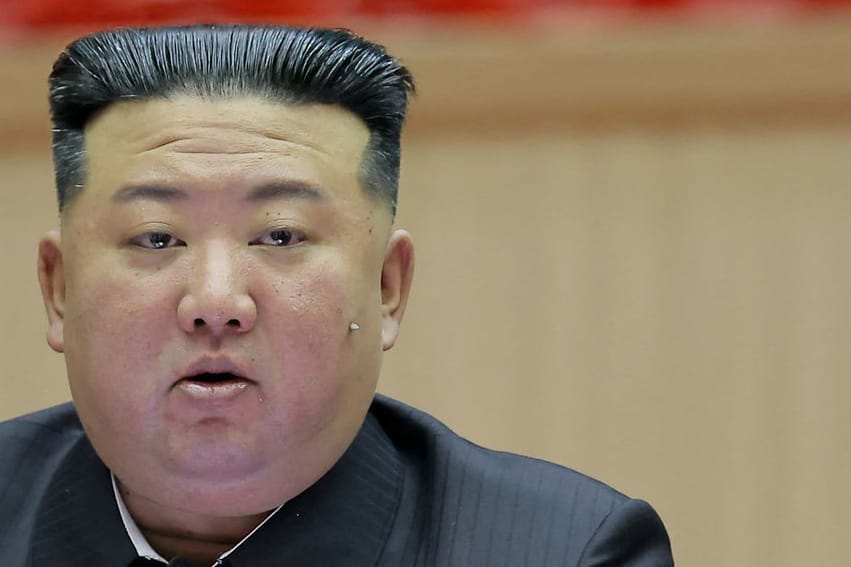 Kim Jong Un bei einem Treffen mit nordkoreanischen Frauen.