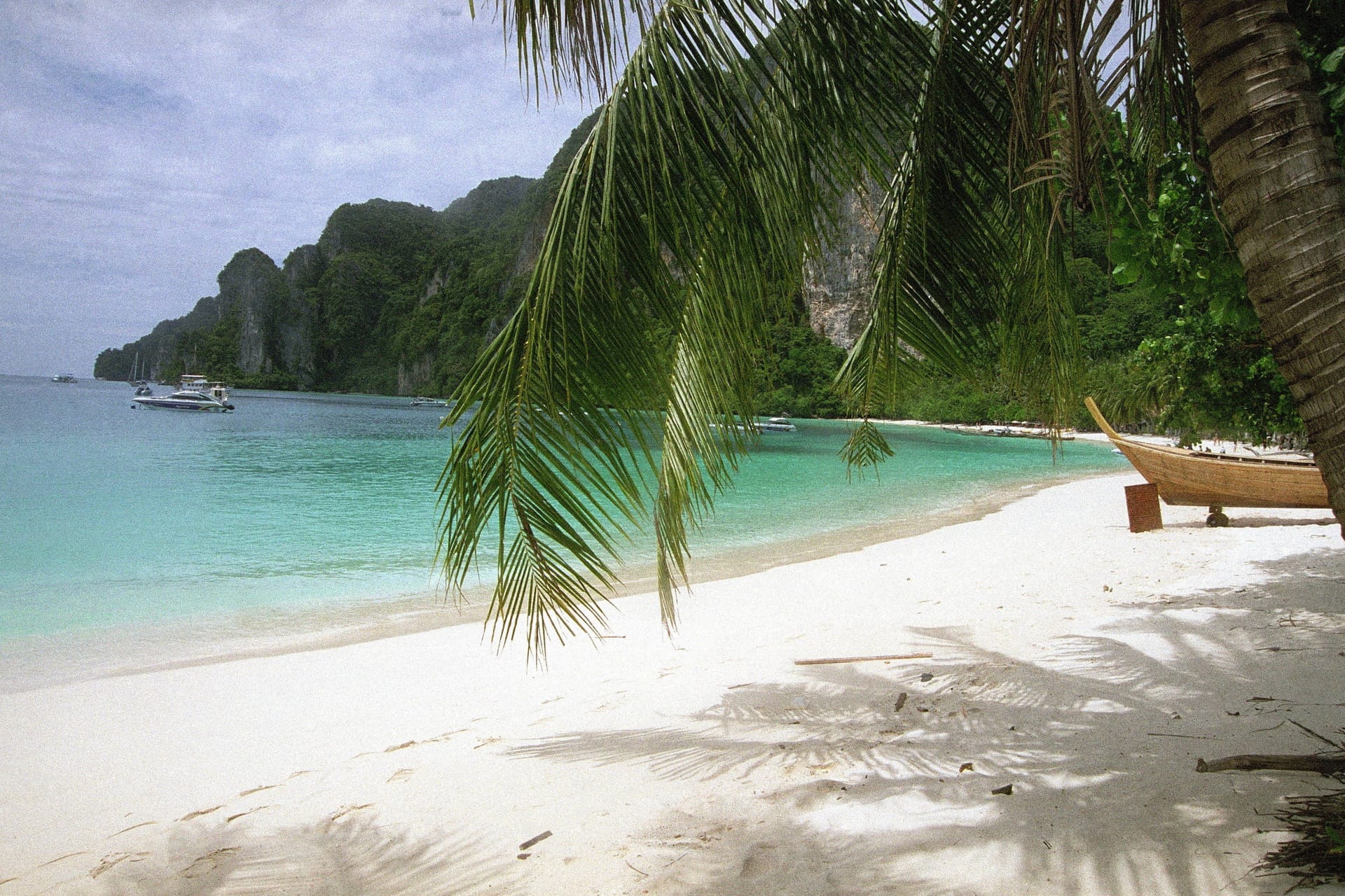 Strand auf den Philippinen (Archivbild): Nach einem Erdbeben wird vor einem Tsunami gewarnt.